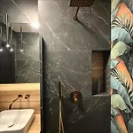 Deluxe Industrial Free Parking Апартаменты *