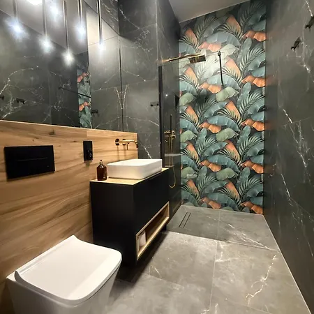 Apartment Deluxe Industrial Apartment Free Parking, Swimming Pool, Sauna & Gym
