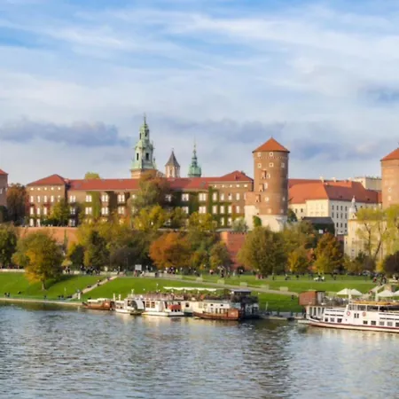 Deluxe Industrial Apartment Free Parking, Swimming Pool, Sauna & Gym * Krakow