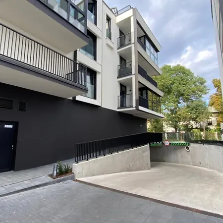 Deluxe Industrial Apartment Free Parking, Swimming Pool, Sauna & Gym * Krakow