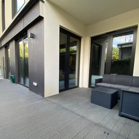 Deluxe Industrial Apartment Free Parking, Swimming Pool, Sauna & Gym *