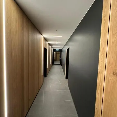 Deluxe Industrial Apartment Free Parking, Swimming Pool, Sauna & Gym Apartment Krakow