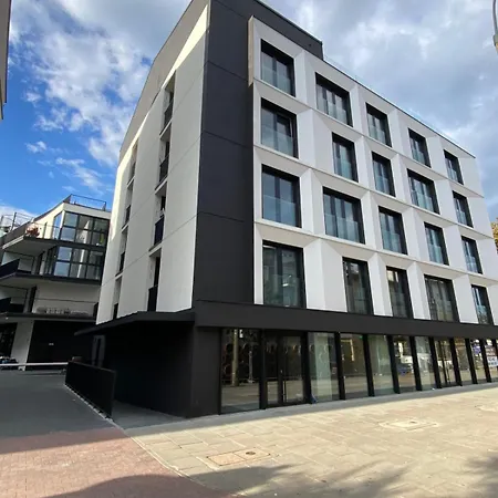 Deluxe Industrial Apartment Free Parking, Swimming Pool, Sauna & Gym
