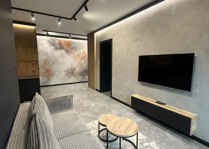 Deluxe Industrial Free Parking *